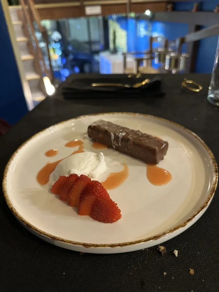 Fethi Azzaz_Il 5uinto senso_Guspini_review