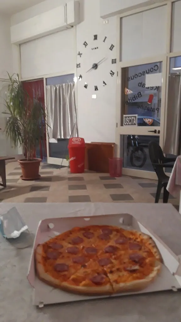 maurizio giacomelli_Pizzeria Fantasia 2000_Guspini_review