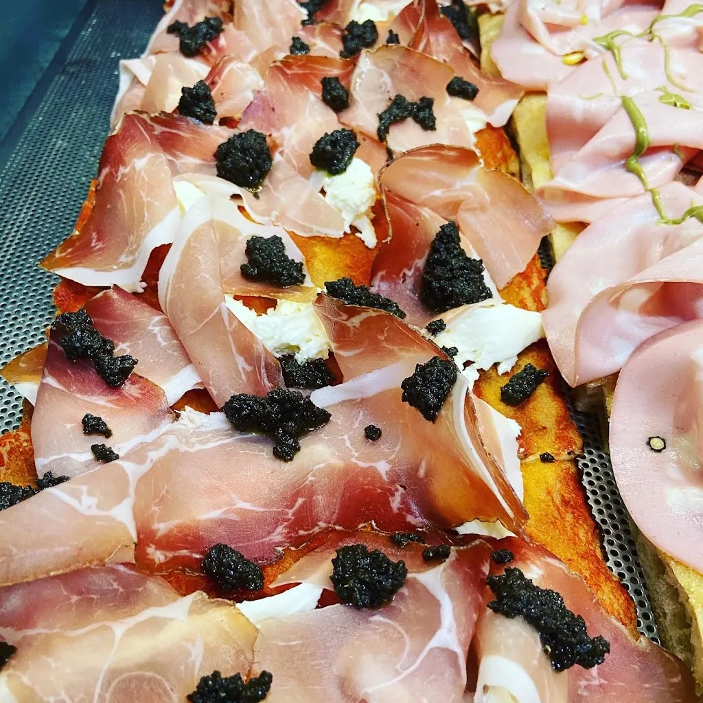 Pizzeria Pizza Undici 11_Guspini_slider_image_2