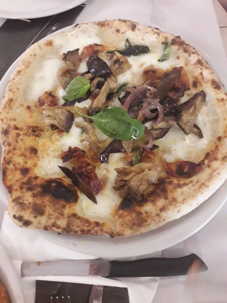 Jackie Gabel_Pizzeria La Giara Art_Gallipoli_recensione