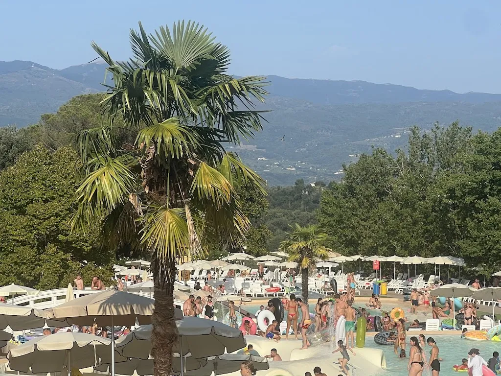 Madeline Haley_hu Norcenni Girasole village_Girasole_review