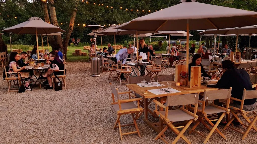 Farm Shop Pizzeria di Sting e Trudie restaurant in Girasole