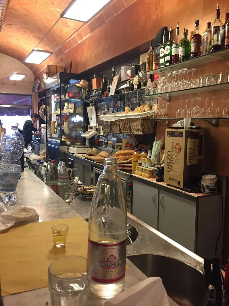 Anya Kuvarzina_Gli Ostinati Bar Osteria_Girasole_review