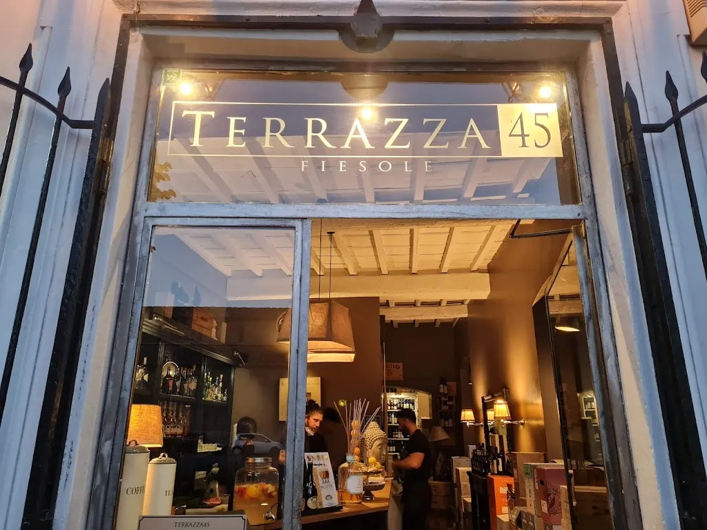 Terrazza 45 restaurant in Girasole