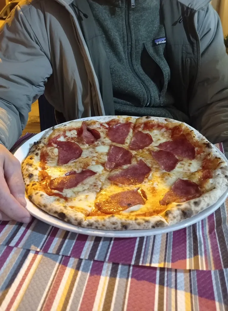 Charlotte Savelkoul_Bar Pizzeria dell'Angolo di Carta Mario Luigi_Jerzu_review