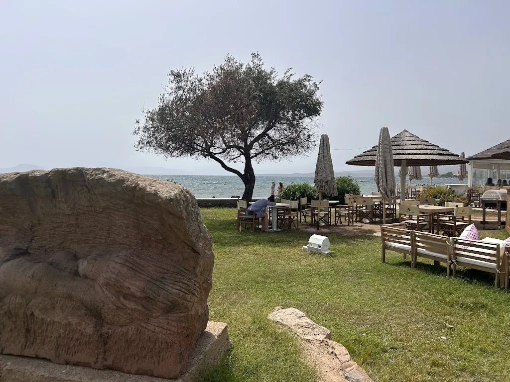 Matthieu Guillou_Lo Scorfano Allegro_Golfo Aranci_review