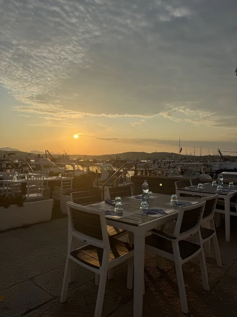 Wenqiu Ke_Bistro di mare - LA FINESTRELLA SUL MOLO_Golfo Aranci_review