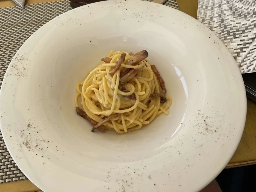 Stelios Hat_Cocoloco Café & Bistrot_Golfo Aranci_review