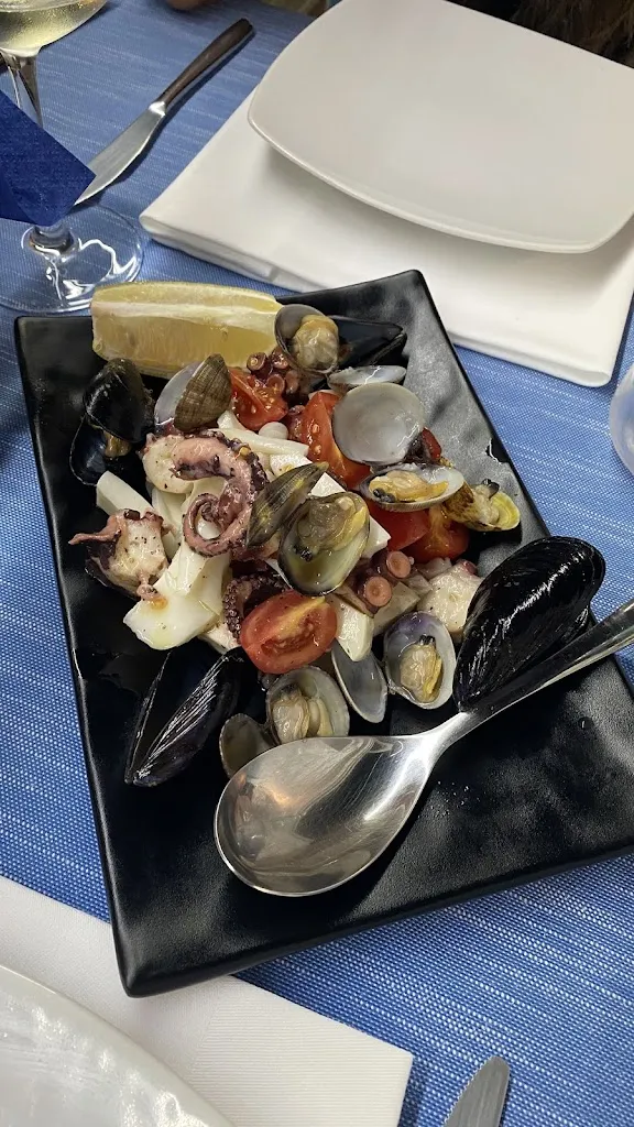 Shadi Alhannat_La Vecchia Marina_Golfo Aranci_review