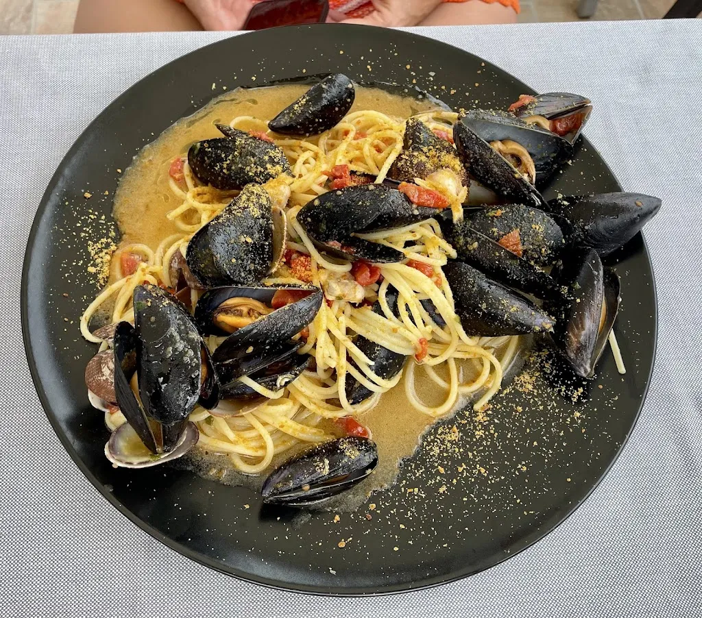 Jani Kos_Giropizza Triku Beach_Golfo Aranci_review