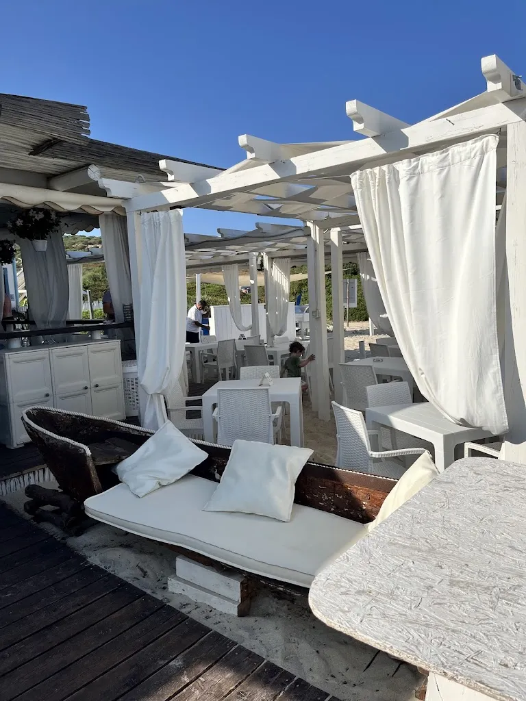 Yuliya Yeremenko_White Beach restaurant_Golfo Aranci_review