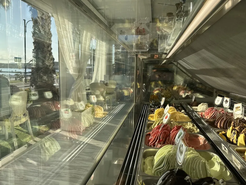 ACADEMY BAR restaurant in Golfo Aranci