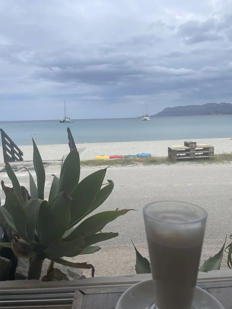 Yasmin Tuncay_Mamabeach_Golfo Aranci_review
