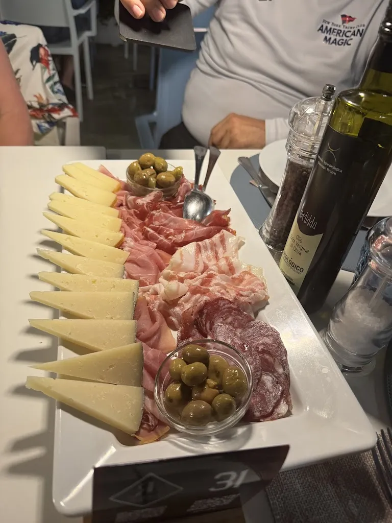 Tamás Kovács_Bar Excalibur_Lu Bagnu_review