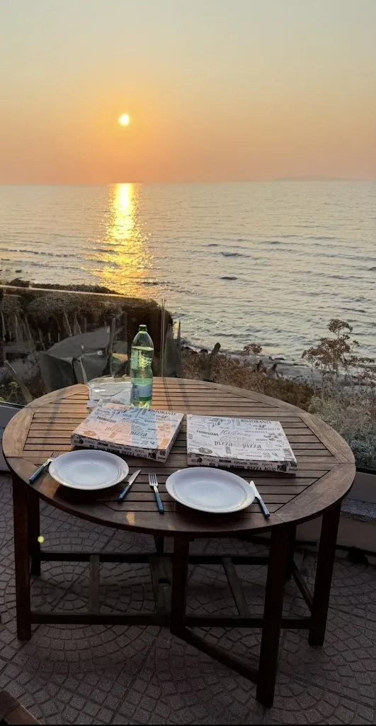 Désirée Metzler_Vela blu_Lu Bagnu_review