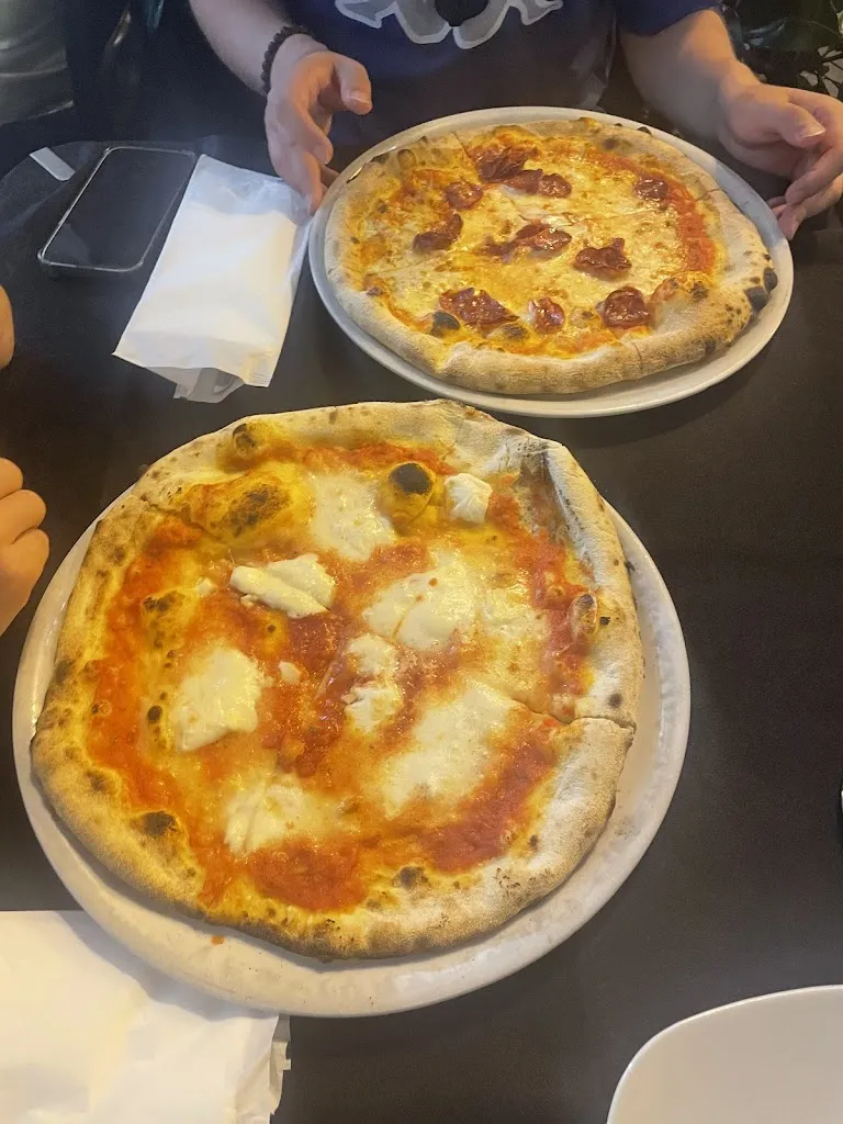 Zygmunt Hesöyam_Ristorante Pizzeria Sergent Pepper's La Maddalena_La Maddalena_review