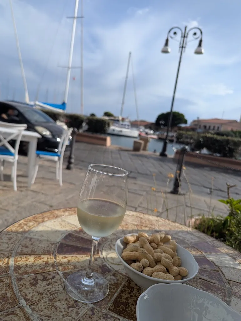 tanu sharma_I Vitelloni La Maddalena Al Porto_La Maddalena_review