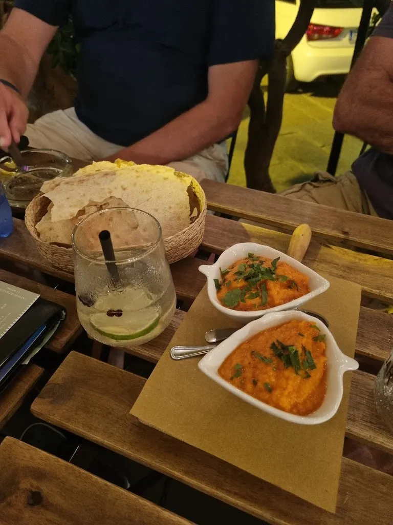 Velimir Soskic_Arutas Bistrot & Cocktail Bar_La Maddalena_review