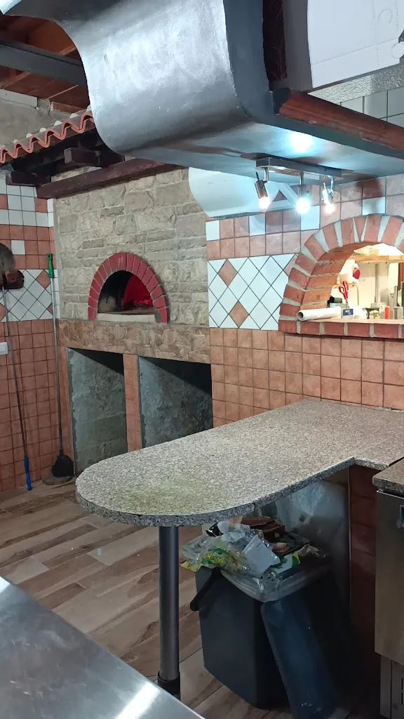 Pizzeria La Mula's_La Maddalena_slider_image_2