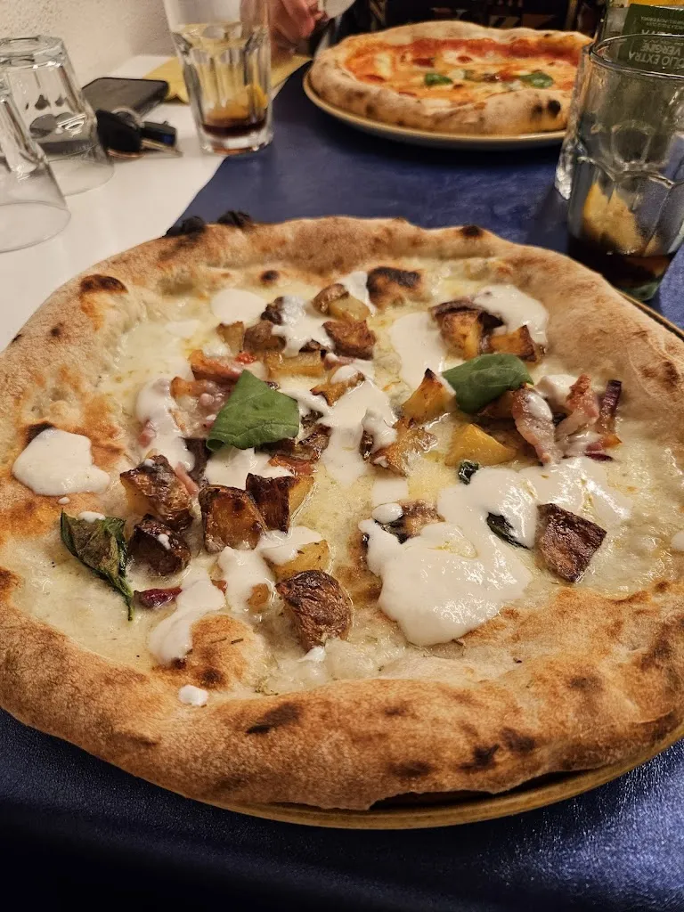 Anna Sieniawska_Da Bastiano Pizza_La Caletta_review
