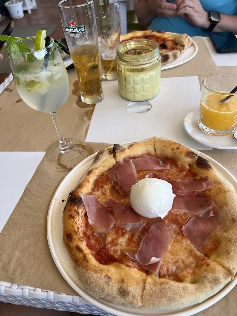 Petr Knize_Mistral caffetteria bar pizzeria_La Caletta_review