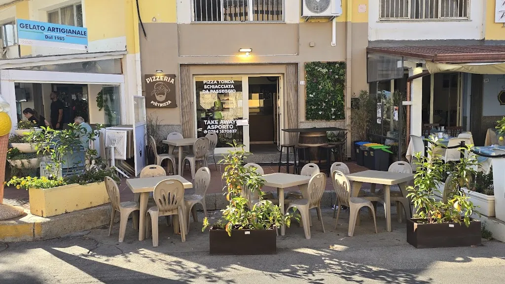 Pizzeria Pietrizza restaurant in La Caletta