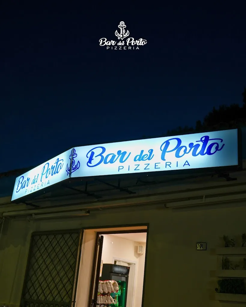 Bar Del Porto restaurant in La Caletta