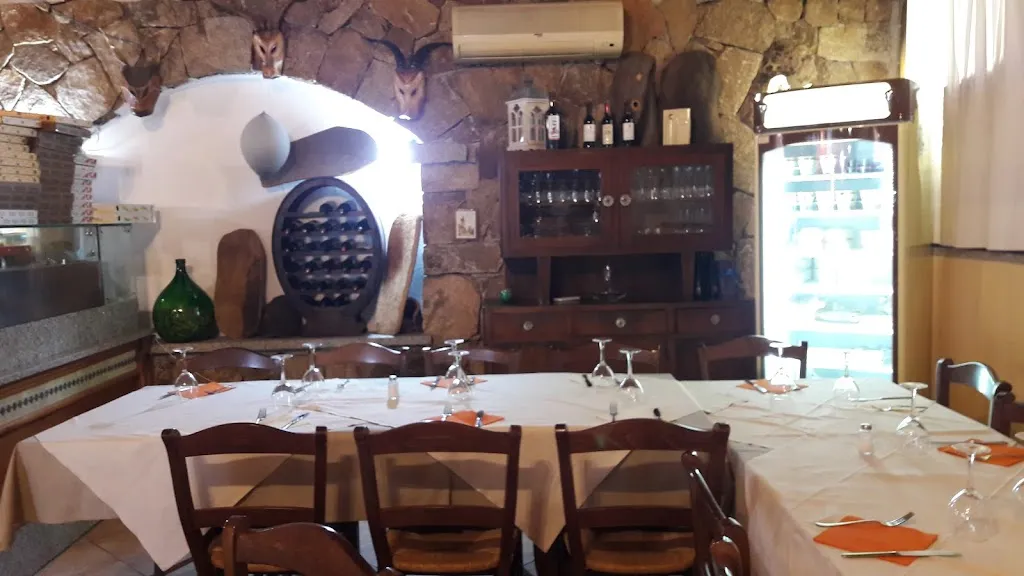 Bar Pizzeria Tavola Calda La Tova restaurant in Loiri Porto San Paolo