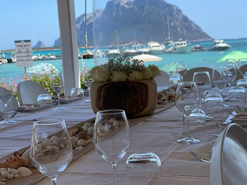 AQA21 Cooking, Cocktails & Boutique Complex restaurant in Loiri Porto San Paolo