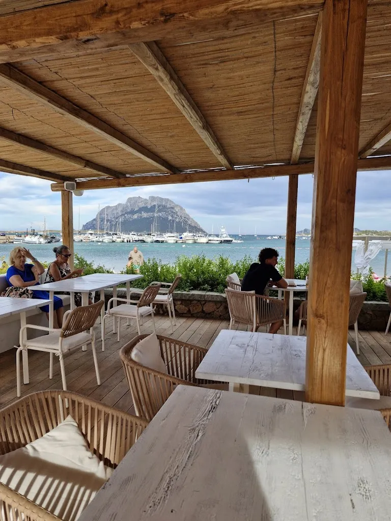 AQA21 Cooking, Cocktails & Boutique Complex_Loiri Porto San Paolo_slider_image_3