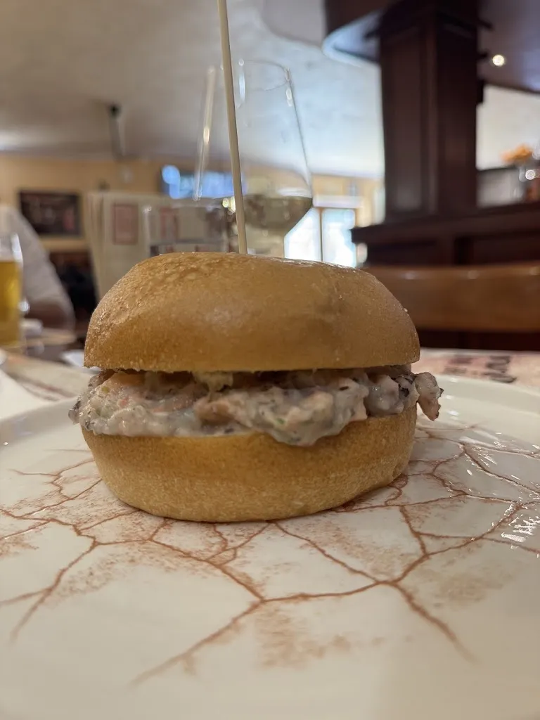 Elena Cassoni_Pub La Meteora Luras_Luras_review