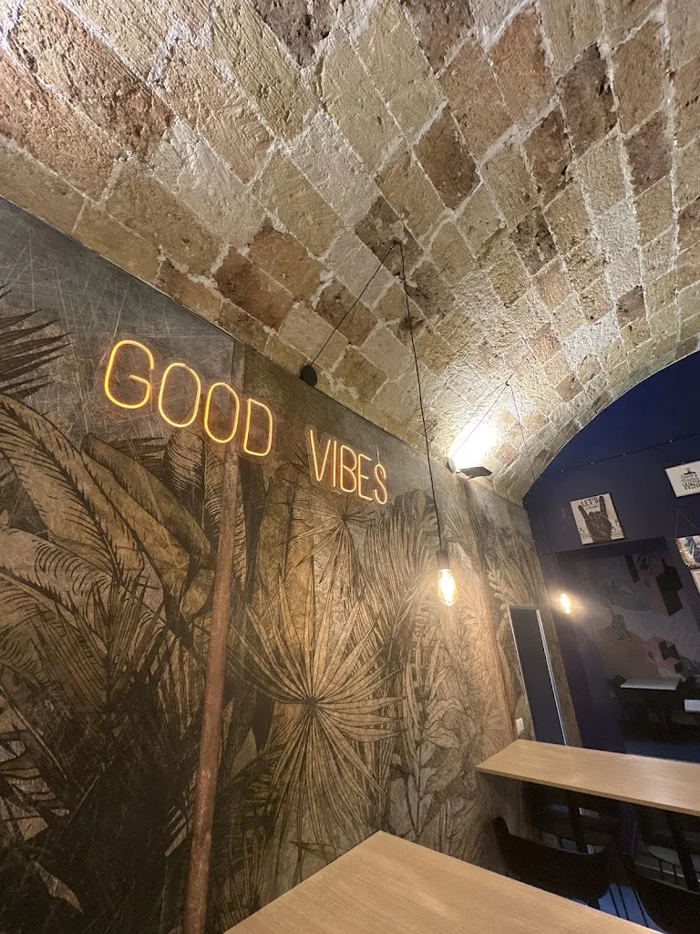 Alessandro Fiusco_STOÀ_Francavilla Fontana_recensione