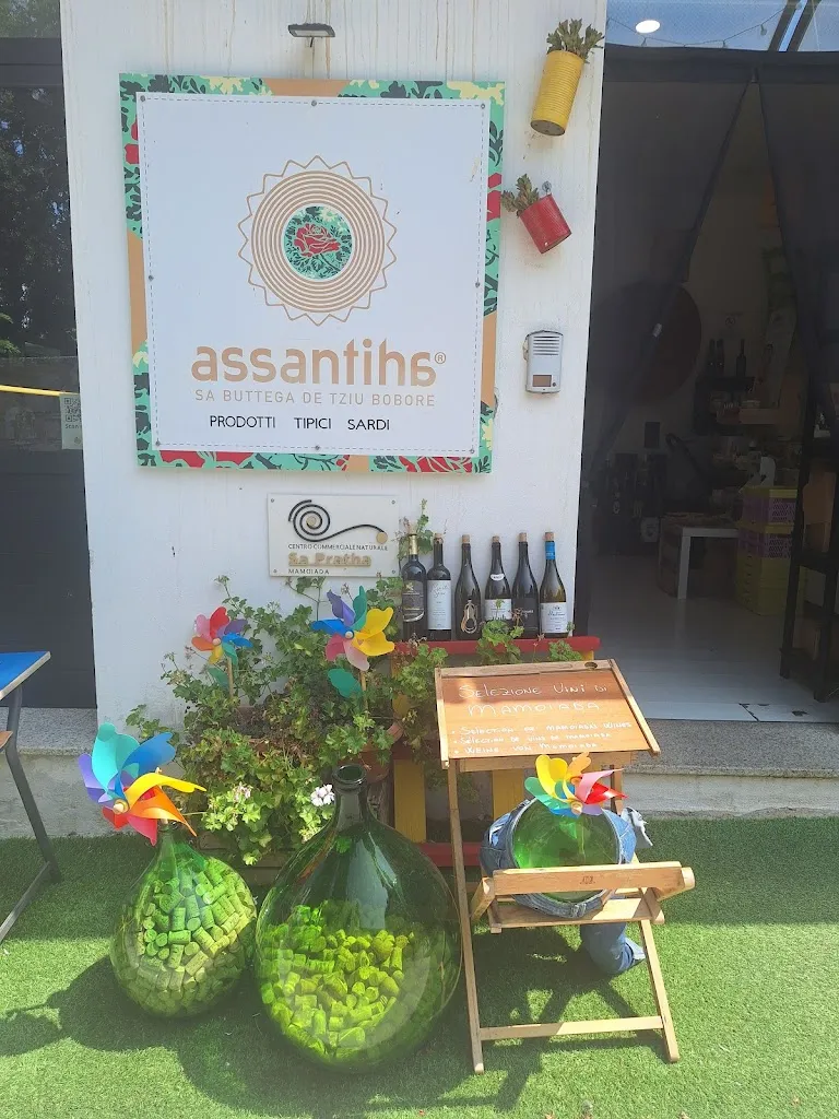 Elena Z._Assantiha sa buttega de tziu Bobore prodotti tipici e artigianato di Sardegna_Mamoiada_review