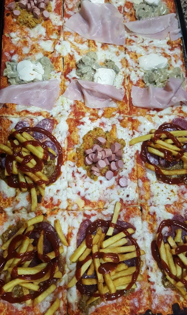 Pizzeria al taglio La Lanterna restaurant in Macomer