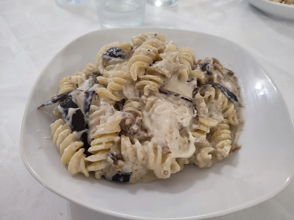 ilario coluccia (Casa Farluccia)_Trattoria Pizzeria La Strettula_Francavilla Fontana_review