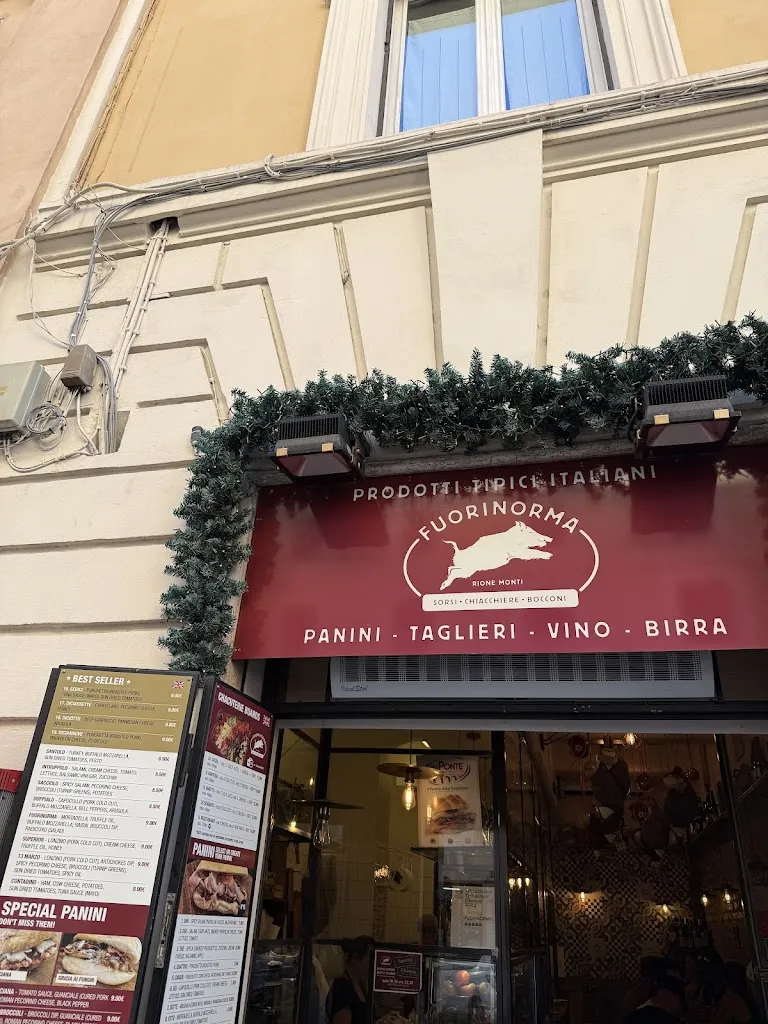 Fuorinorma_Monti_slider_image_3