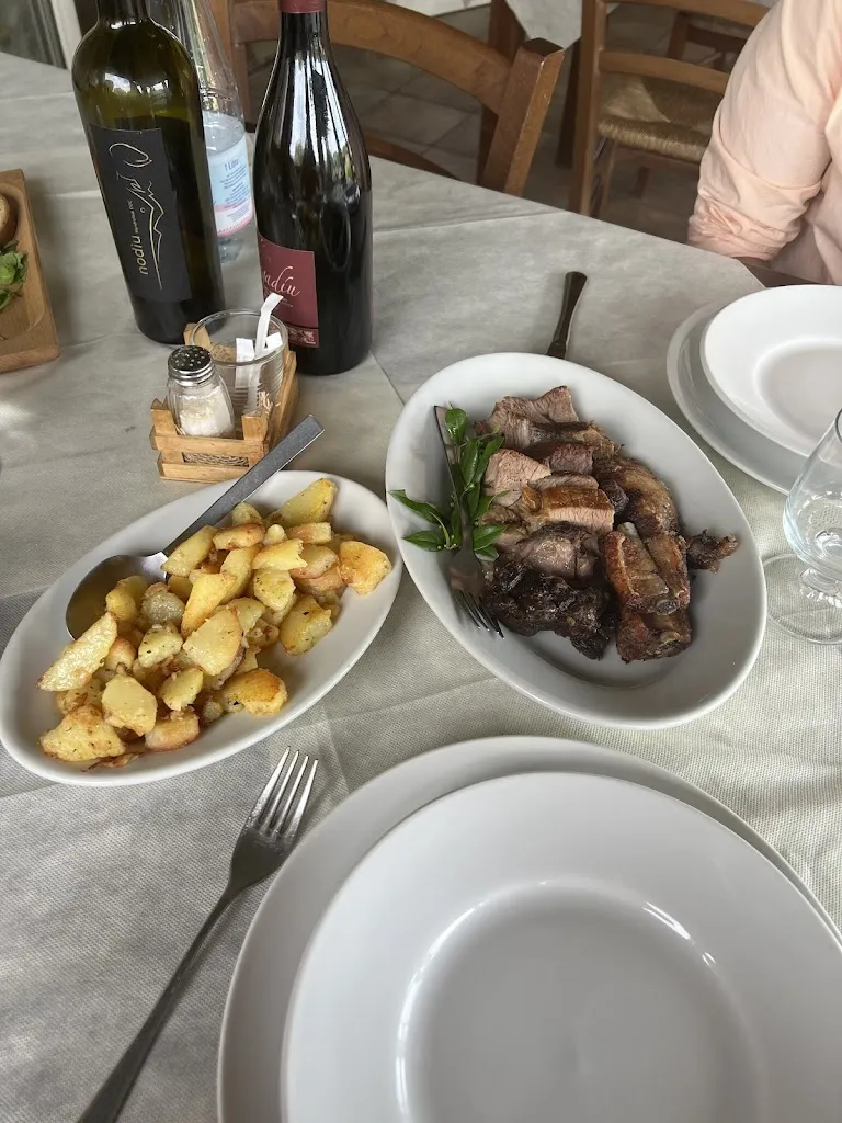 Logan Wreschner_Agriturismo 