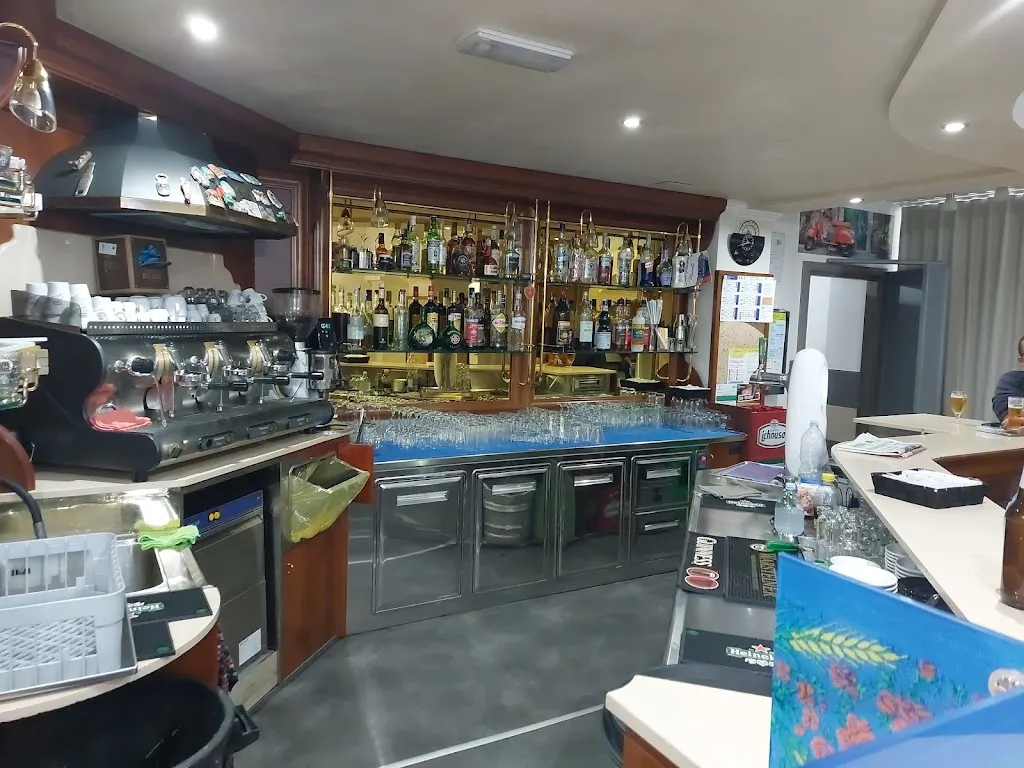 Mirek Brust_Bar Pizzeria Da Luciano Mazzette_Ollolai_review