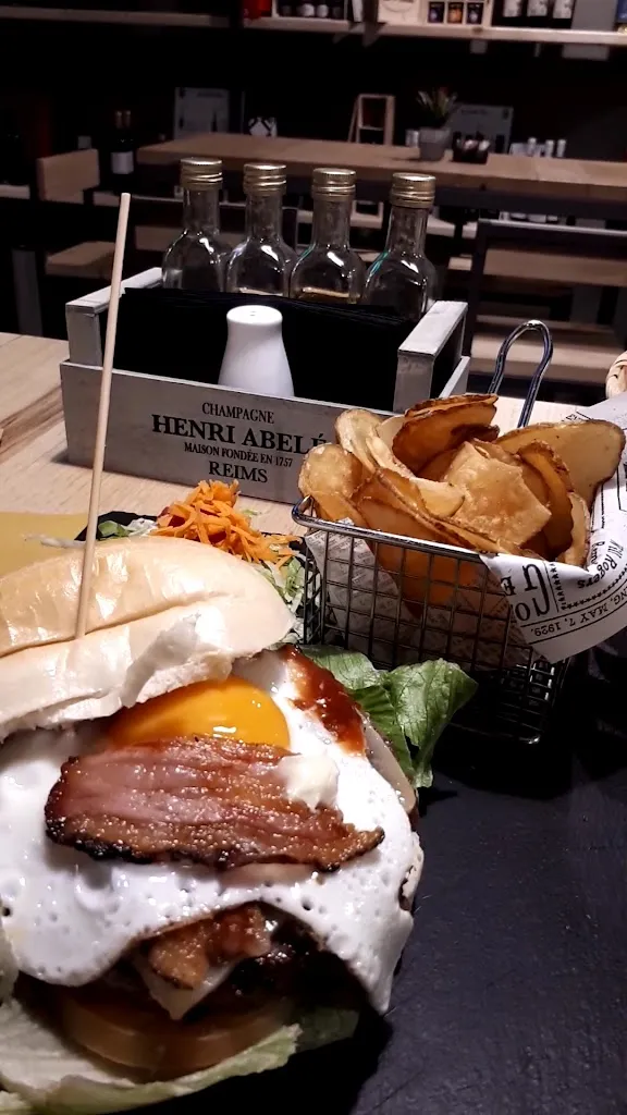 Kovo Clandestino hamburgeria steakhouse_Oliena_slider_image_2