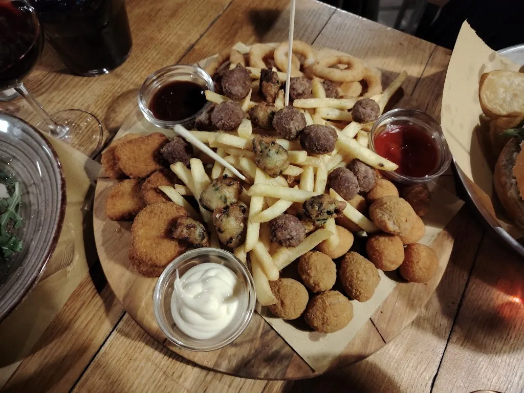 Kovo Clandestino hamburgeria steakhouse_Oliena_slider_image_3