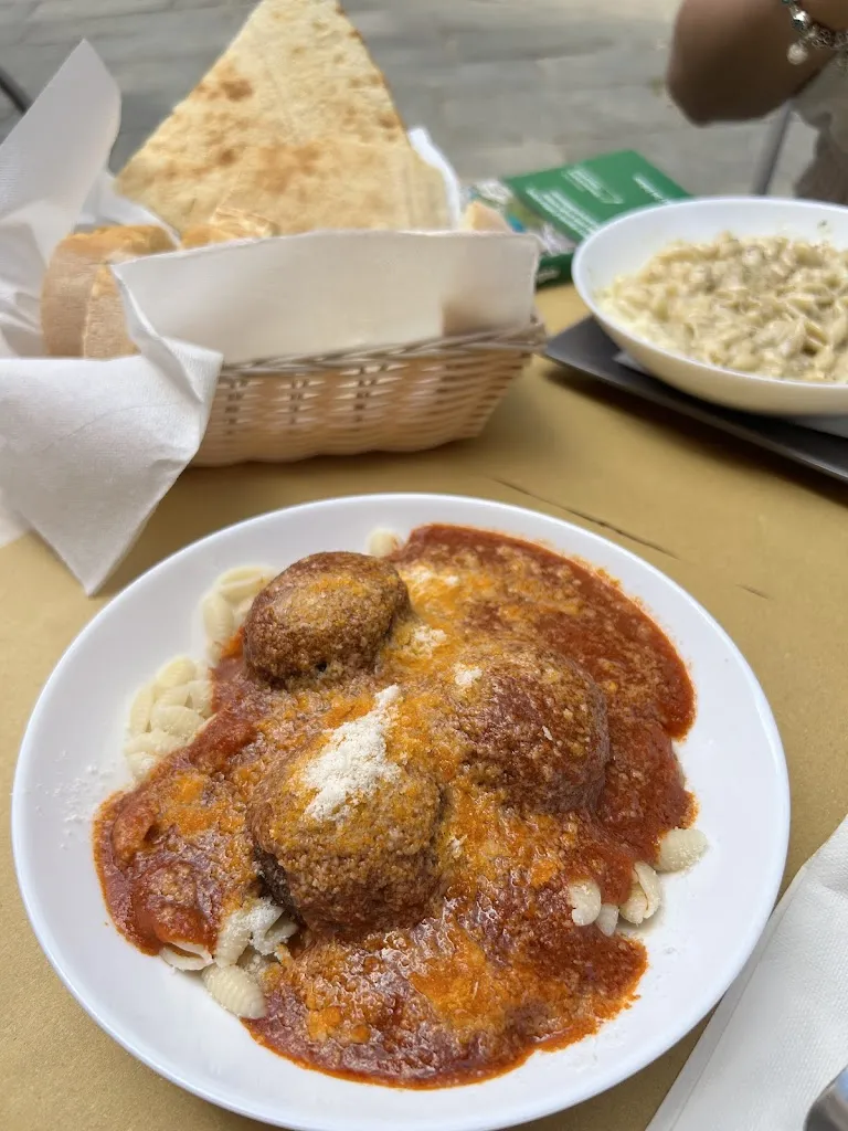 Ömür UZGİDİM_Latteria Zia Marianna 1936_Nuoro_review