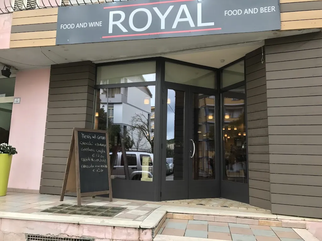 Coffee Royal pub restaurant in Nuoro