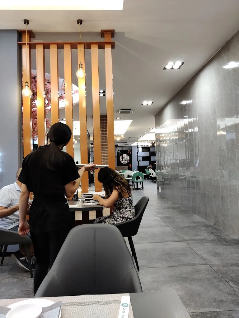 Tommy Sørensen_Sushi Line_Nuoro_review