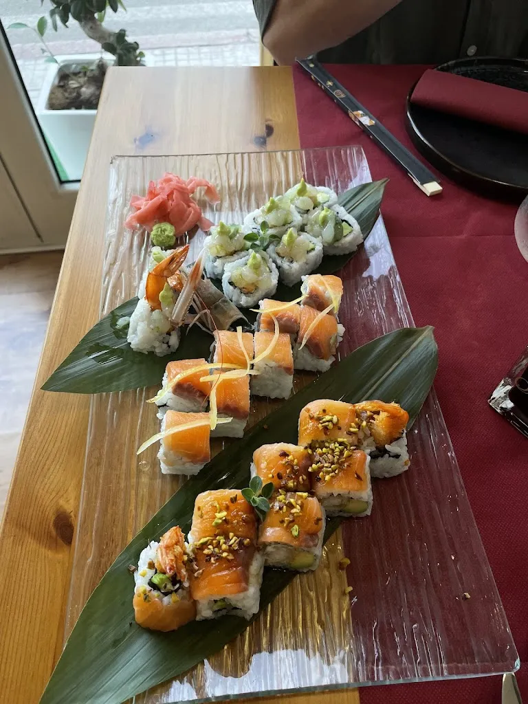 Eduard Pauliuc_Oniásian_Onifai_review