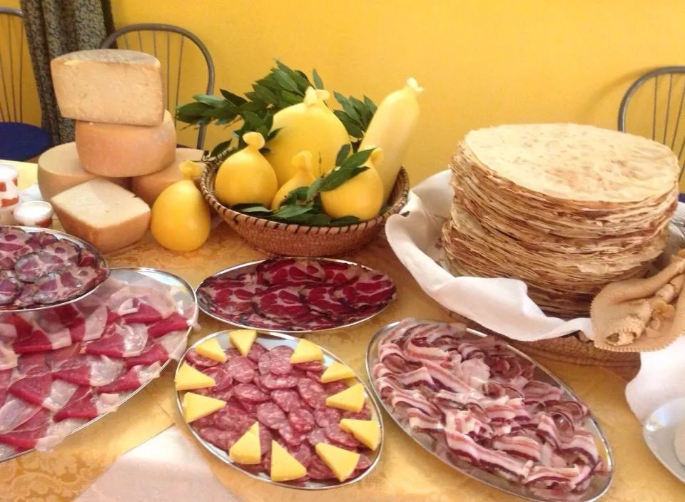 Ristorante Pizzeria Turre Di Zoroddu Marialfonsa Marialfonsa_Orotelli_slider_image_2