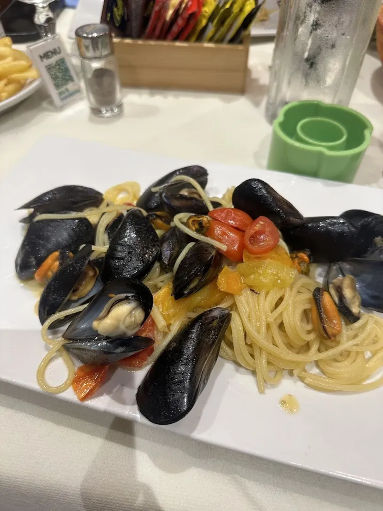 Quỳnh Lê_Ristorante La Lanterna Olbia Italy since 1980_Olbia_review