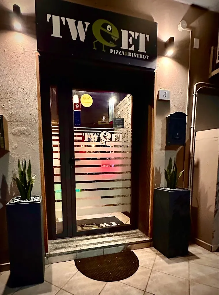 Tweet Pizza&Bistrot restaurant in Olbia