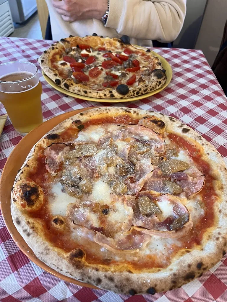 Su Lizu Pizzeria_Orgosolo_slider_image_3