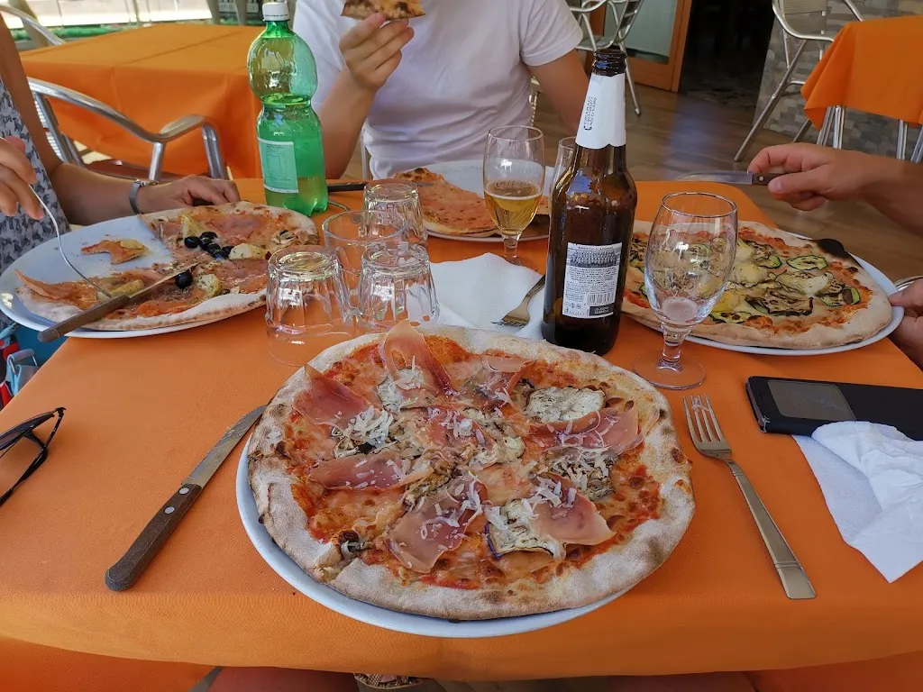 Hugo Marchal_Trattoria-pizzeria SOS Tenores_Orgosolo_review