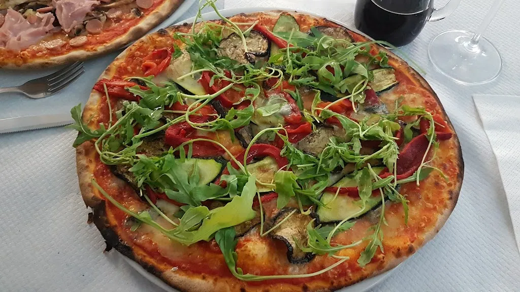 Serra Sergio Pizzeria_Osini_slider_image_2